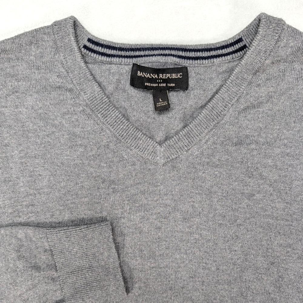 Banana Republic Mens Gray V-Neck Sweater‎ Premium Luxe Yarn Silk Cashmere Large